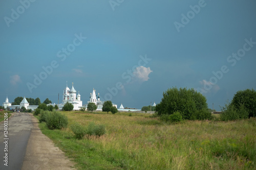 дорога к монастырю