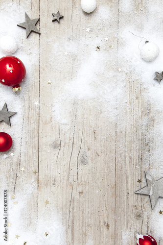 Weihnachtlicher grauer Holz Hintergrund mit Deko
