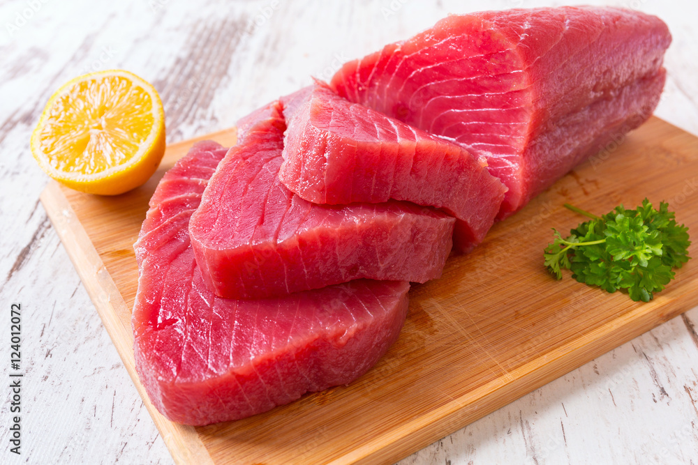 Ταπετσαρία Raw tuna steak on wooden cutboard