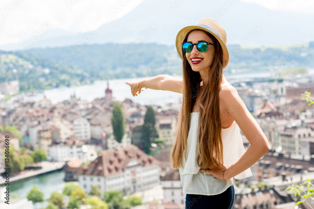 Φωτογραφία Young female traveler enjoying great view on Lucerne cityscape in Switzerland