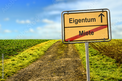 Schild 177 - Eigentum photo