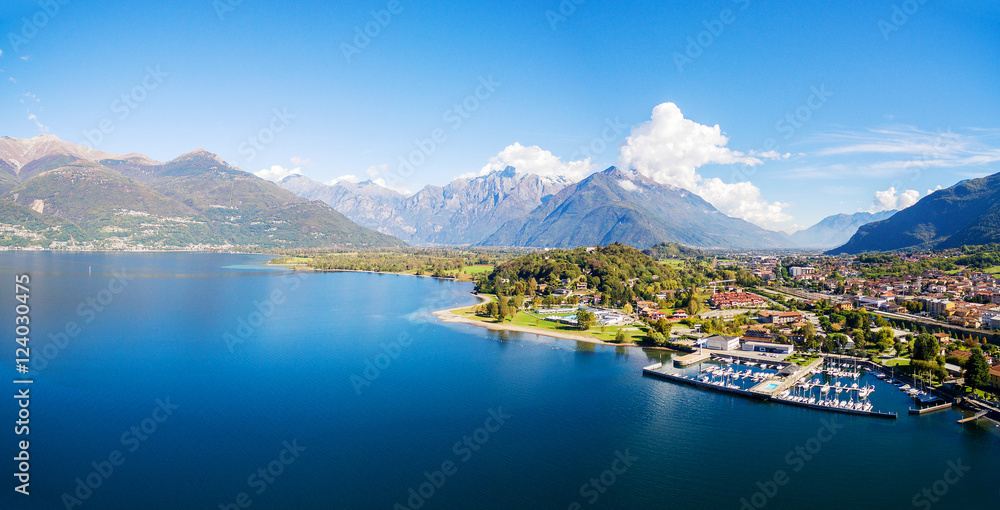 Fototapeta premium Lido e porto di Colico - Lago di Como (IT) - Panoramica aerea