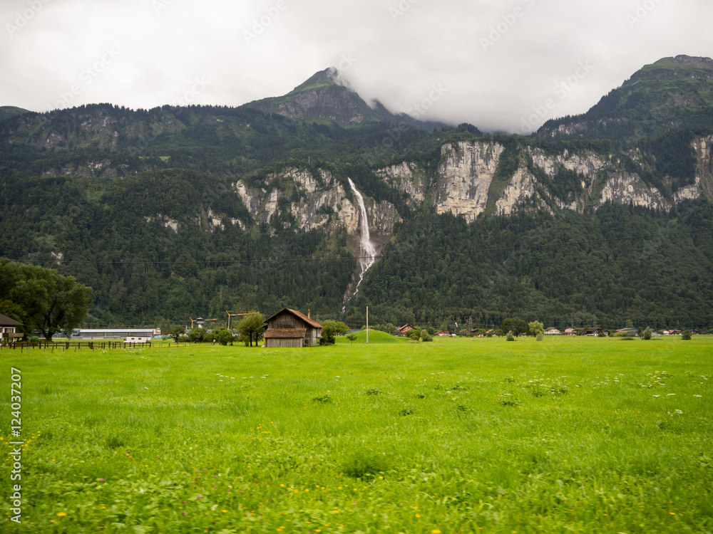 por Meiringen , paisaje típico de Suiza en el verano de 2016 OLYMPUS DIGITAL CAMERA