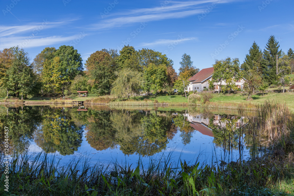 Obraz premium étang de Haute-Saône en automne