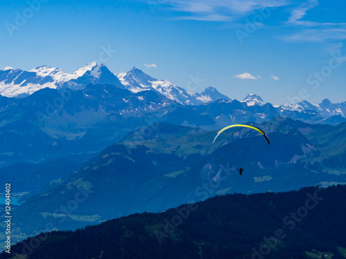 Vuelo en parapente con las vistas de los alpes Suizos , desde el monte Pilatus en Lucerna, Suiza en el verano de 2016 OLYMPUS DIGITAL CAMERA