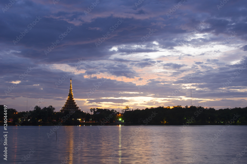 Obraz premium Silhouette sunset at twilight Khon Kaen, Thailand