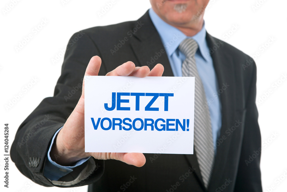 Obraz premium Mann zeigt Karte mit der Aufschrift: Jetzt vorsorgen!