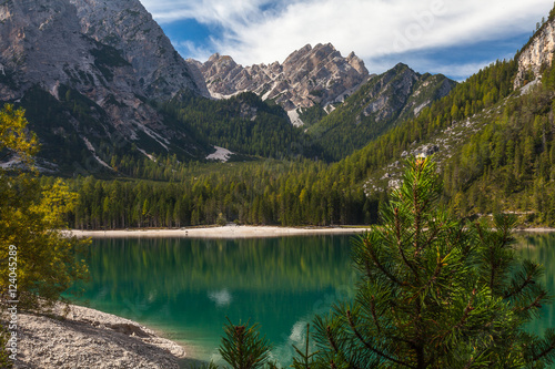 Fototapeta Naklejka Na Ścianę i Meble -  Mountain Lake di Braies, Italy