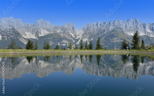 WILDER KAISER - Atzbergsee im Spiegelbild die K  nigs von Tirol