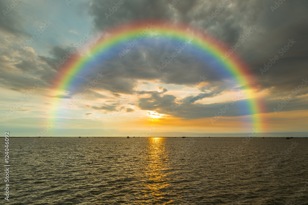 Naklejka premium Seascape with rainbow during sunset