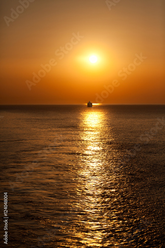 Φωτογραφία Sunset in Greece from a cruise ship. Small ship on background