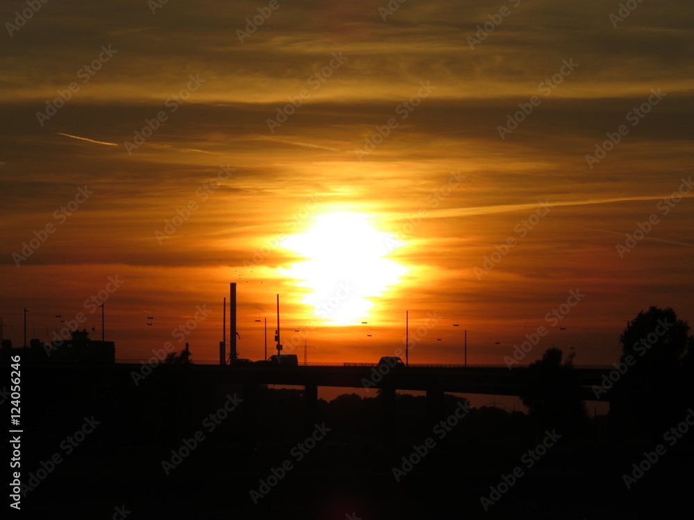 Sonnenuntergang hinter Brücke Sonnenuntergang hinter Brücke