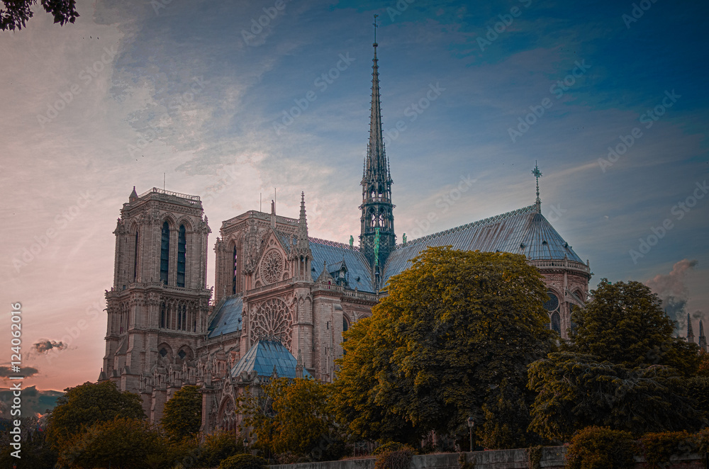 Notre Dame de Paris HDR couleur