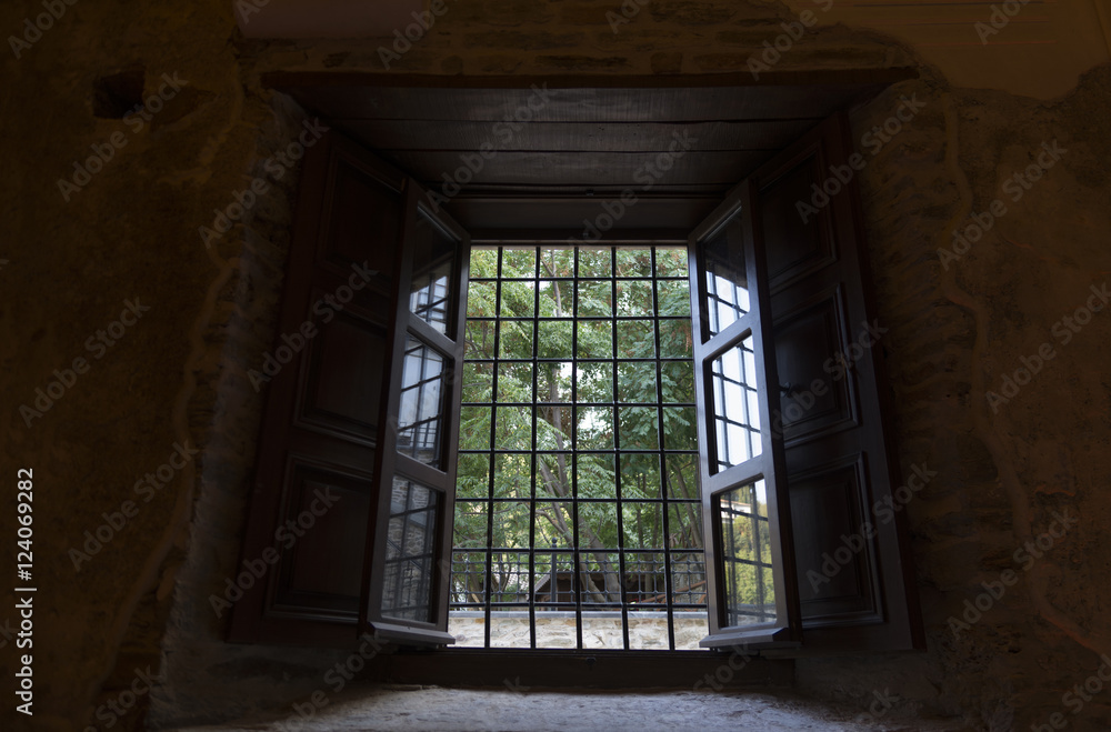 Opening window image Opening window image