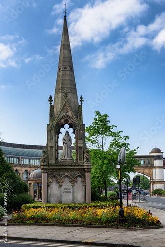  Queen Victoria statue – Harrogate, UK