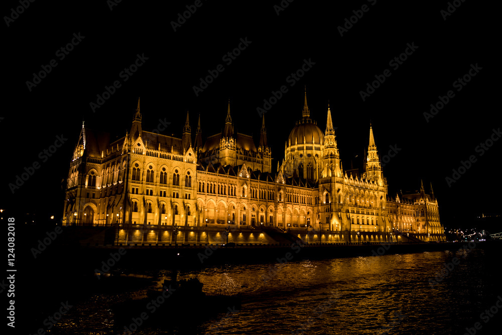 Fototapeta premium Hungarian Parliament at night