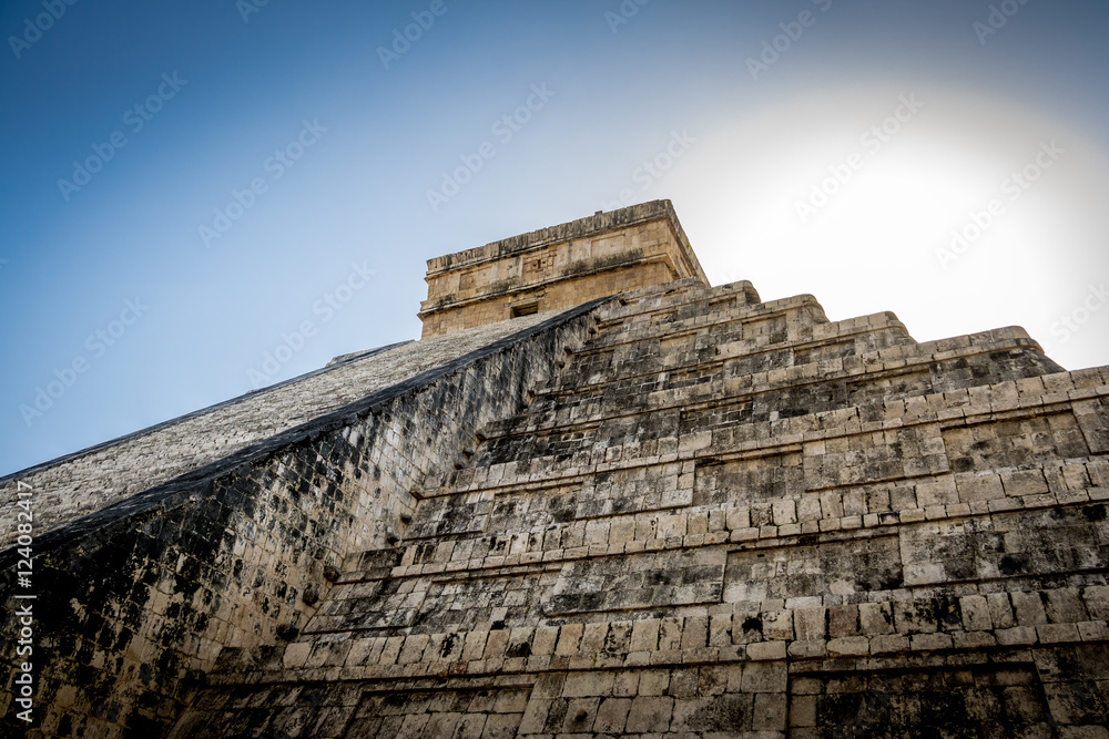 Mayan Temple pyramid of Kukulkan - Chichen Itza, Yucatan, Mexico Mayan Temple pyramid of Kukulkan - Chichen Itza, Yucatan, Mexico