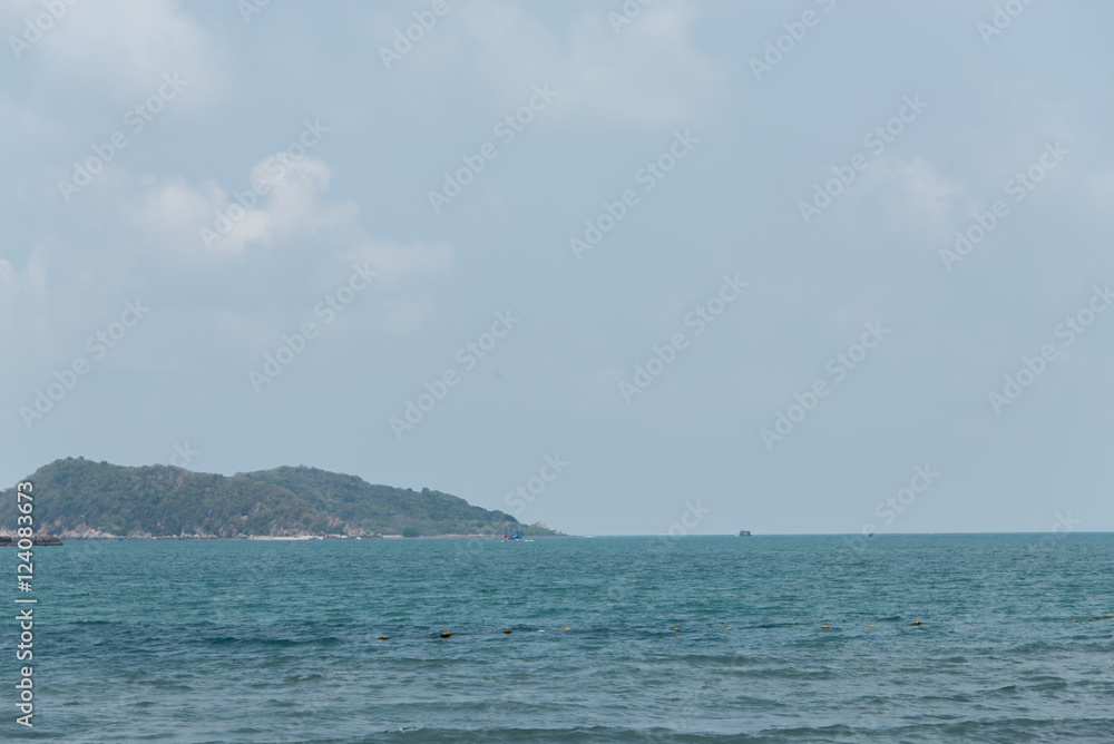 Fototapeta premium The island at Sattahip beach , Thailand