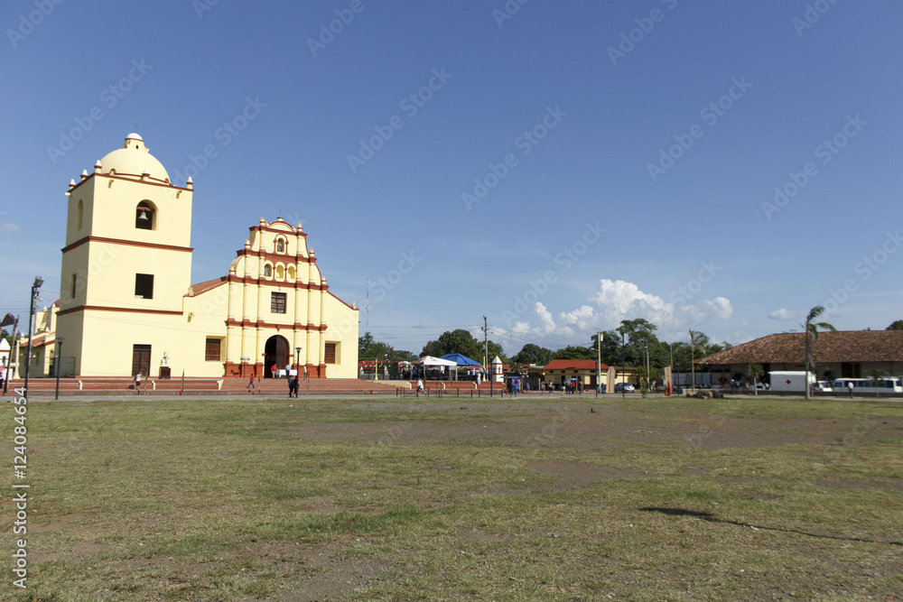 plaza de sutiaba y la iglesia de sutiaba del pueblo indigena Stock Photo |  Adobe Stock