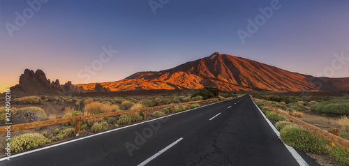 Fototapete Road in the glens of Teide