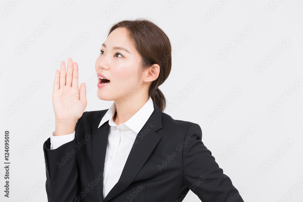 叫ぶ女性 叫ぶ女性