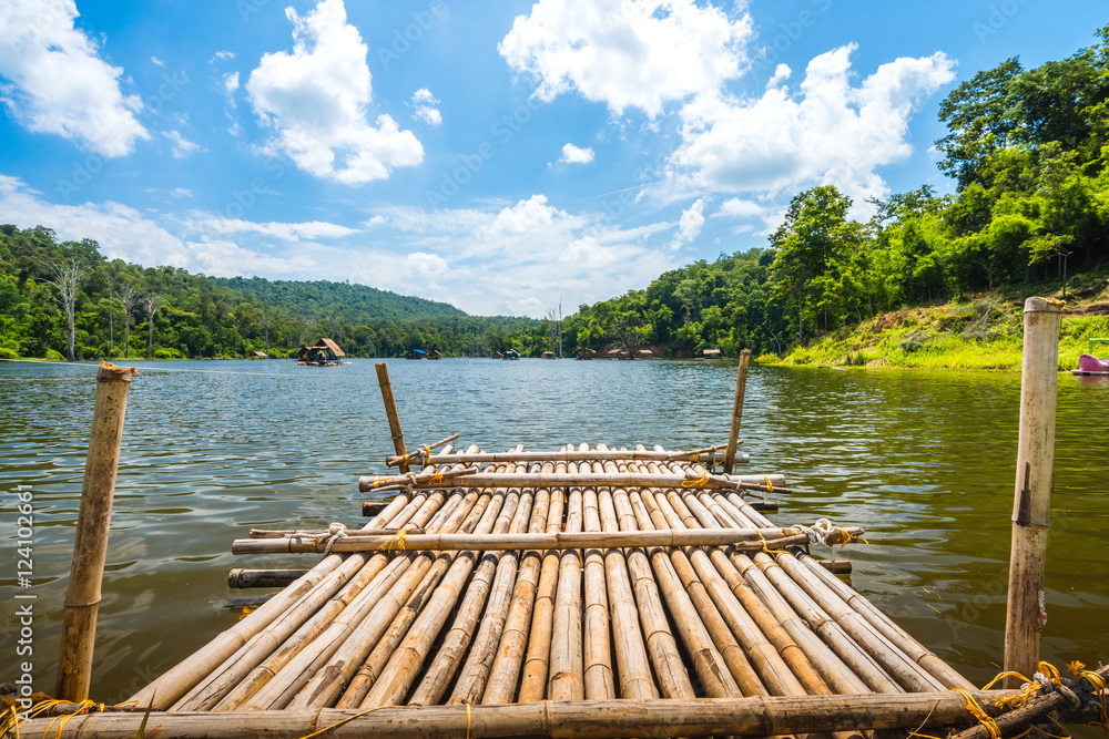 Fotografie Bamboo raft heading on lake
