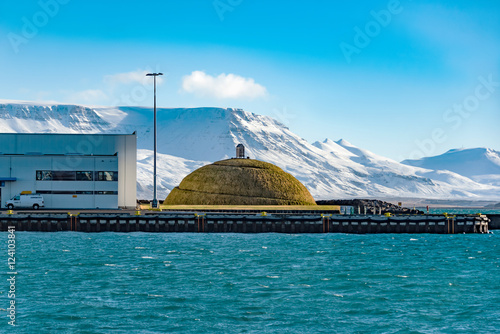 Obraz na płótnie Pufa sculpture by Olof Nordal in Reykjavik harbor, Iceland at morning of MARCH 24, 2016