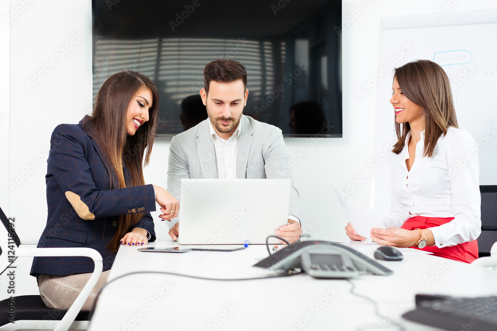 Fototapeta premium Business people in modern office