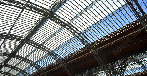 massive glas roof - inside a train station