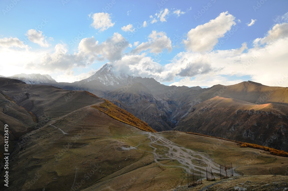 Naklejka premium Kazbek peak from Gergeti