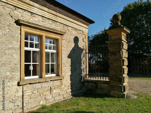 Zwillingsfenster in einem Altbau aus Bruchstein und Naturstein am Gut Barkhausen am Barkhauser Weg in Asemissen bei Leopoldshöhe und Bielefeld am Teutoburger Wald in Ostwestfalen-Lippe photo