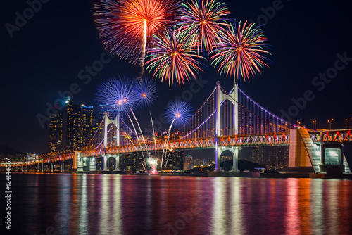 Obraz na płótnie Colorful fireworks and Gwangan Bridge in Busan City , South Kore w salonie