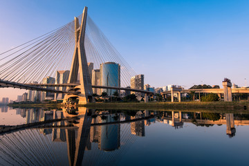 Fototapete Brasilien Octavio Frias Brücke São Paulo Wahrzeichen  © Donatas Dabravolskas