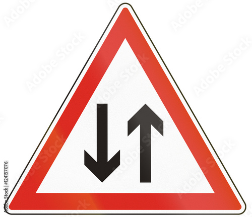 Hungarian warning road sign - oncoming traffic Free Download Hungarian warning road sign - oncoming traffic - GFXLoad