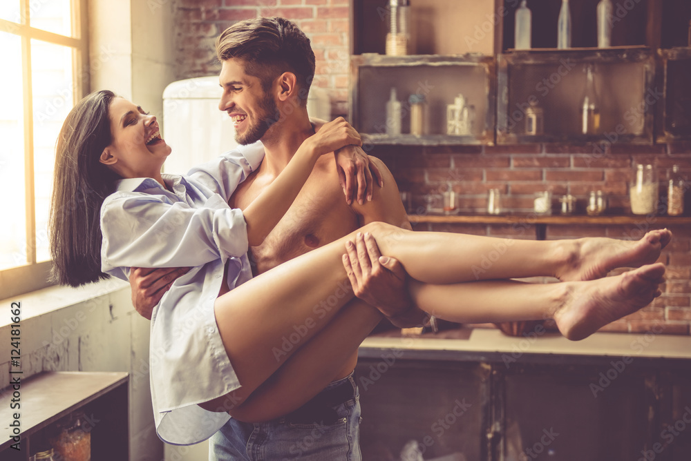 Sexy young couple in kitchen - obrazy, fototapety, plakaty 