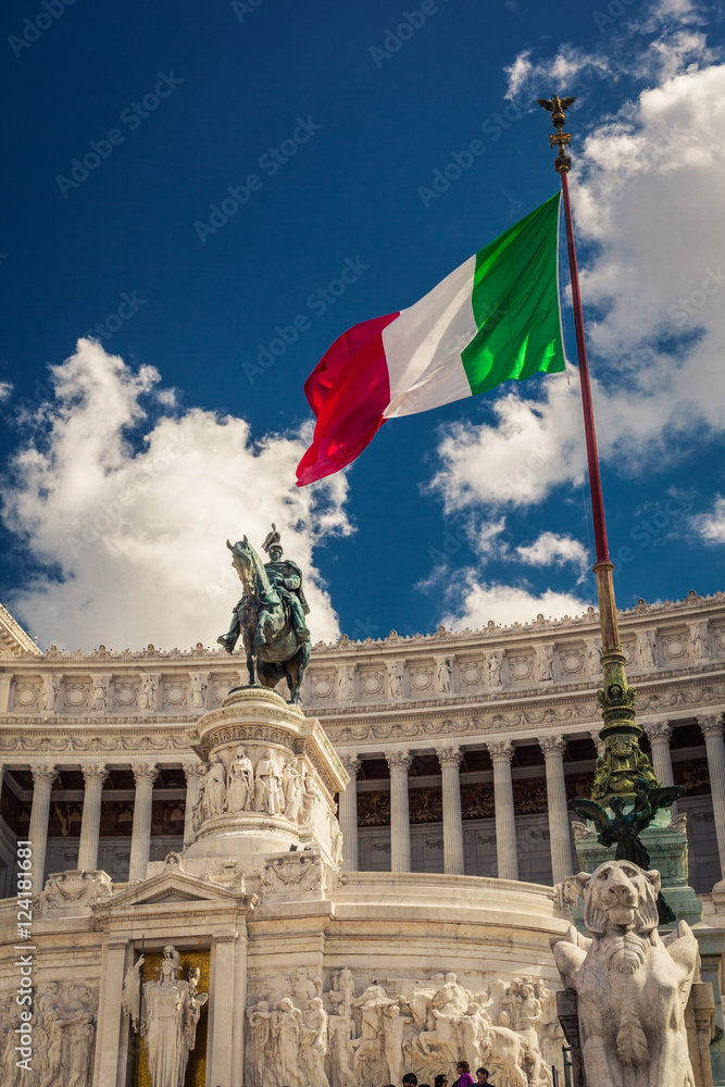 Italian flag on the background of the Sculpture