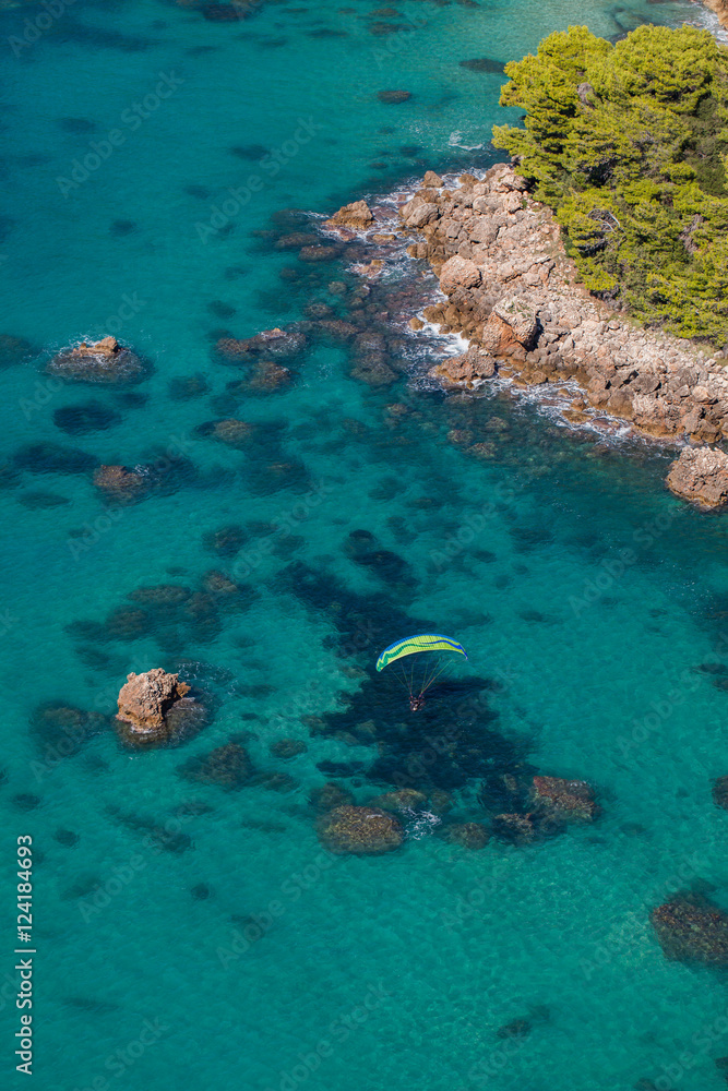 Obraz premium aerial view of the paraglider over the coast line