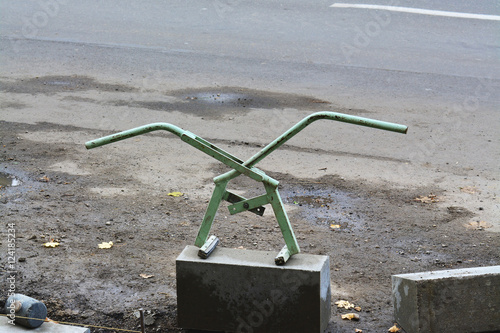 Adjustable lifter for manual handling of curbs. Scissor type manual kerb lifter.