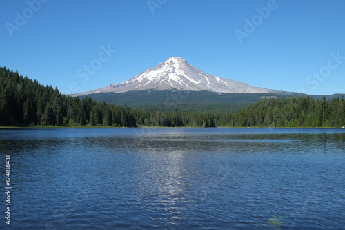 Trillium Lake and Mount Hood  The Cascades  Oregon  USA
