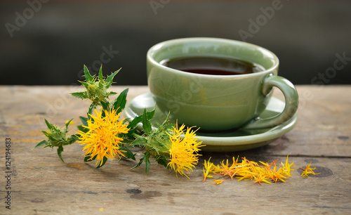Safflower herbal tea for reducing blood pressure.