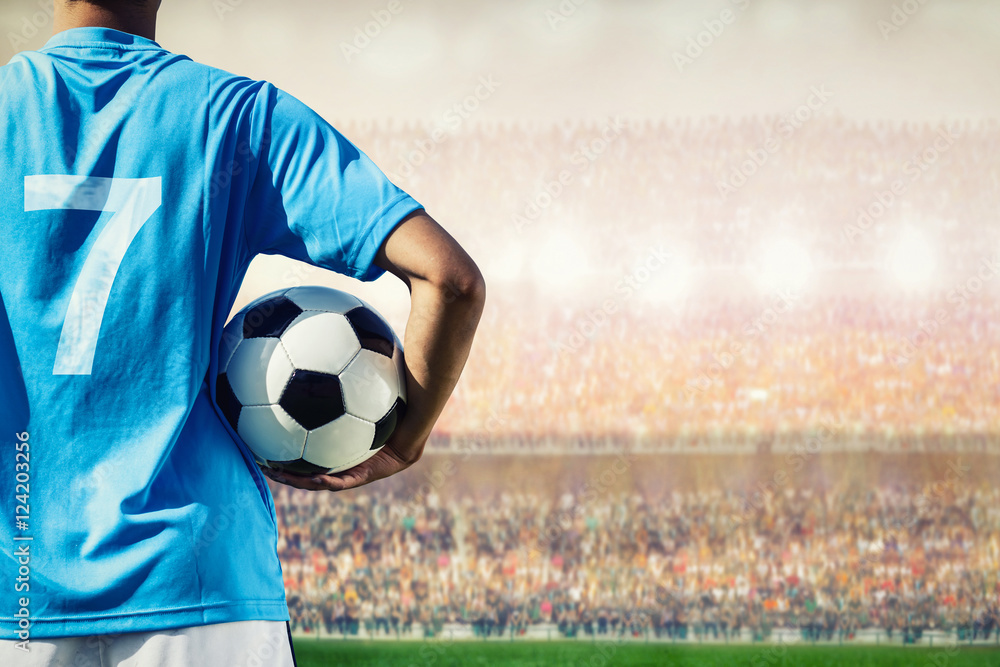 Fototapeta piłka nożna piłkarz w niebieskiej koncepcji zespołu posiadania piłki nożnej