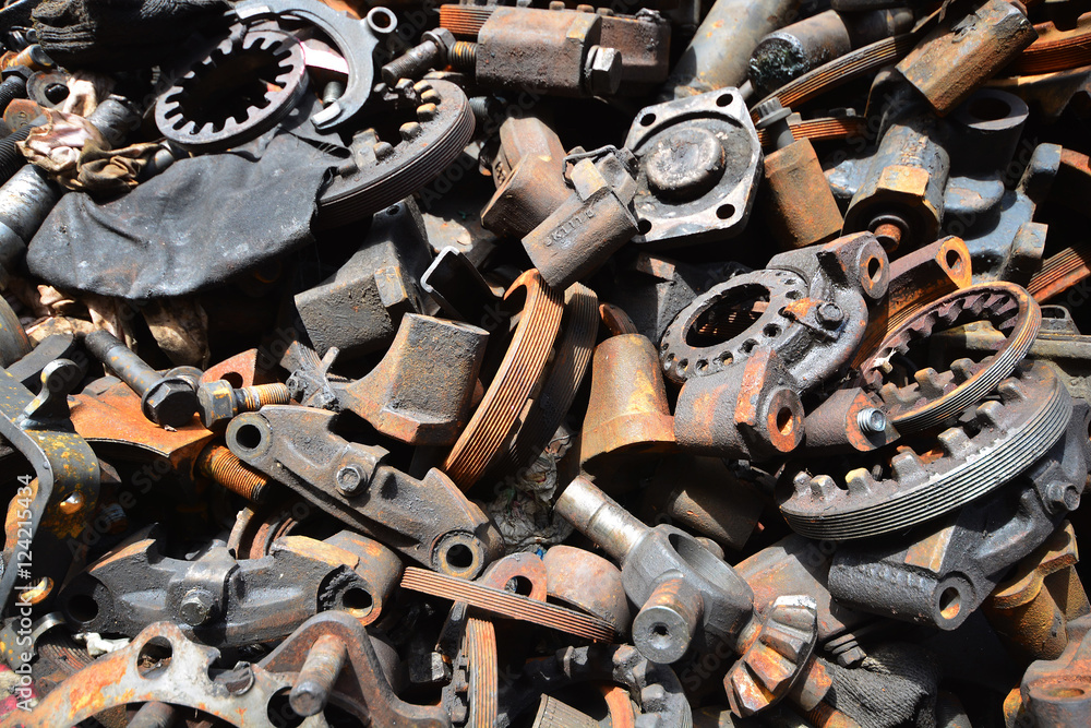 Pile of old motor parts scrap metal for recycling - obrazy, fototapety, plakaty 