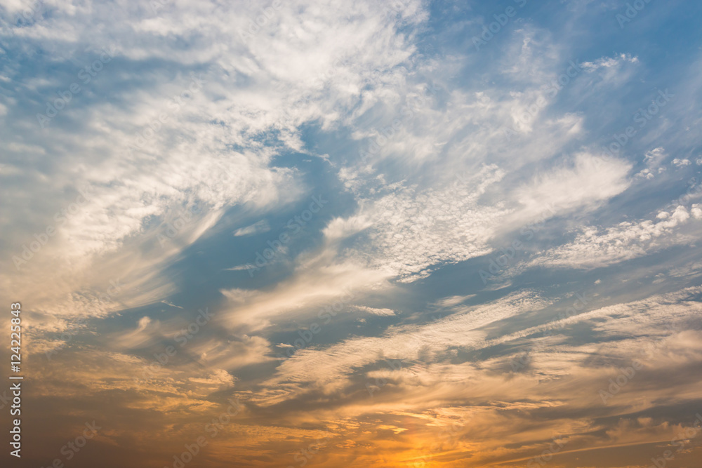Sunset sky with white clouds and bright sky background. - obrazy, fototapety, plakaty 
