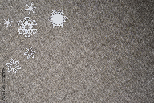 Рождество текстура. Белые снежинки льняная ткань. Зима открытка
