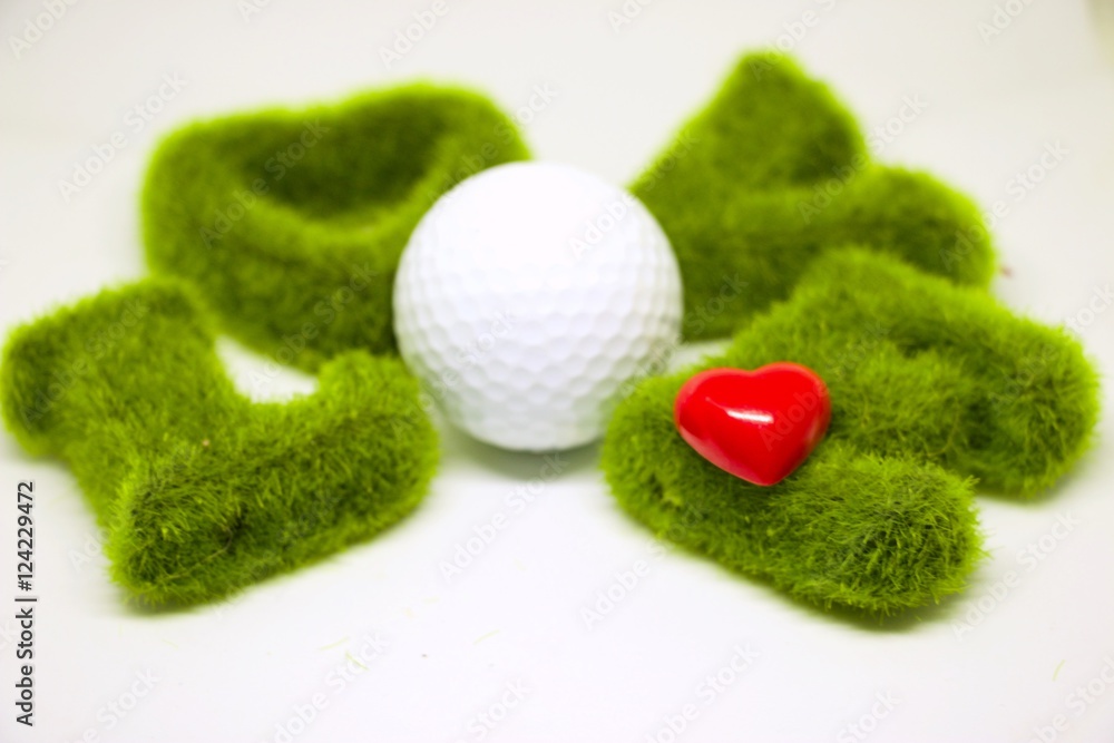 Naklejka premium Golf ball with grass love letter idea for golf lover