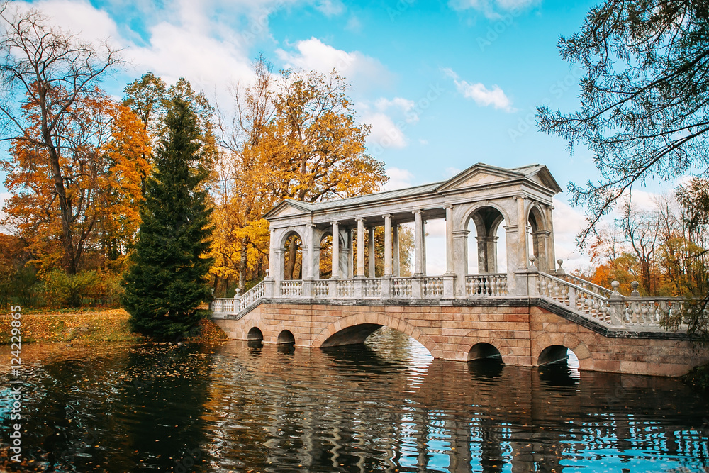 Obraz premium Marble bridge in the Catherine Park. Russia. St. Petersburg, Tsa