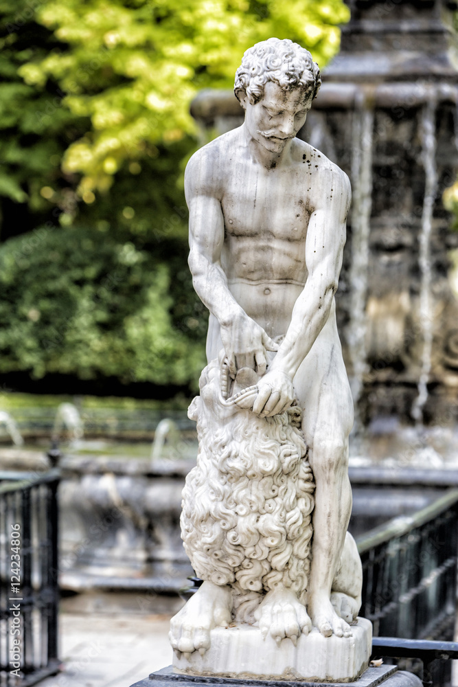 Monument in the gardens of Aranjuez Royal Palace, Madrid provinc Monument in the gardens of Aranjuez Royal Palace, Madrid provinc