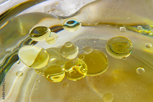 Принти на полотні oil drops in water
