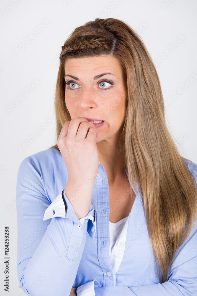 junge Frau in Business Outfit hofft / fleht / bittet / betet junge Frau in Business Outfit hofft / fleht / bittet / betet