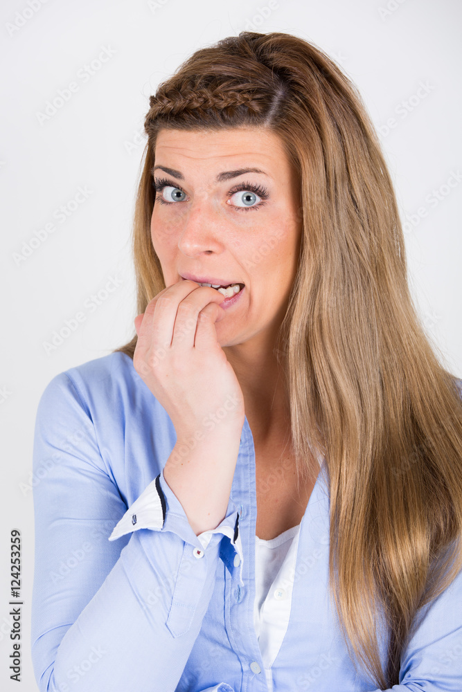 junge Frau in Business Outfit hofft / fleht / bittet / betet junge Frau in Business Outfit hofft / fleht / bittet / betet